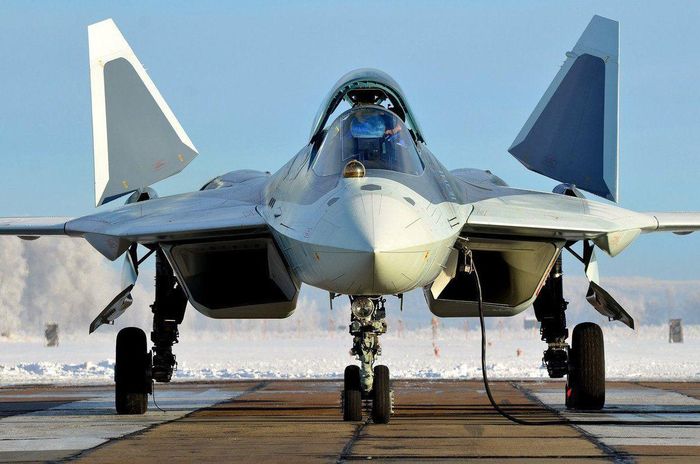 Thông số trên vượt xa các chỉ số tương tự của tiêm kích F-35 do Mỹ chế tạo, tương ứng là 1.080 và 760 km. Đối với một máy bay chiến đấu khác của Mỹ là F-22, con số này là 1.250 và 760 km.