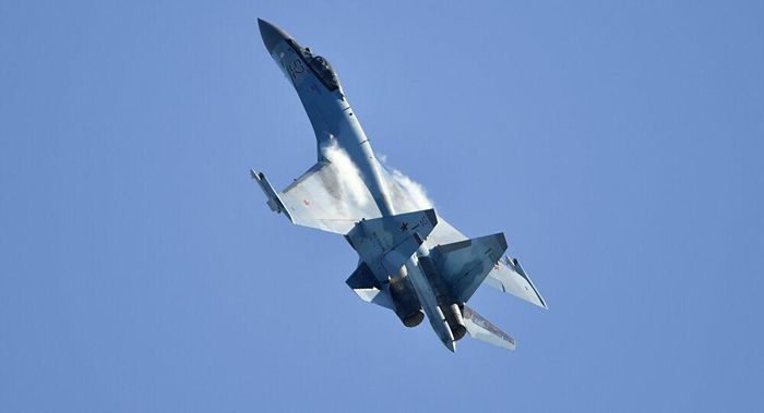 Vị trí thứ ba thuộc về máy bay chiến đấu thế hệ 4,5 Su-35S của Nga, loại tiêm kích đa năng này mới xuất hiện trong biên chế lực lượng hàng không vũ trụ Nga cách đây ít lâu.