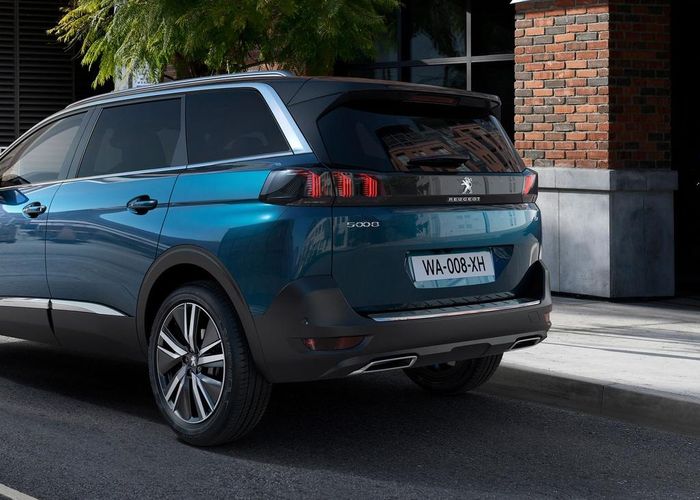 Các công nghệ hỗ trợ người lái nổi bật trên Peugeot 5008 2021 có thể kể đến như hệ thống quan sát ban đêm, kiểm soát hành trình thích ứng, hỗ trợ giữ làn đường, phanh khẩn cấp tự động, nhận diện biển báo giao thông...
