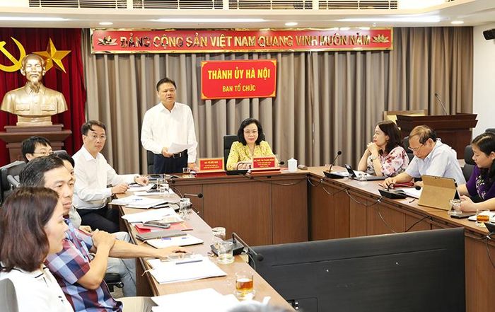  Trưởng Ban Tổ chức Thành ủy Hà Nội Vũ Đức Bảo phát biểu tại hội nghị. 