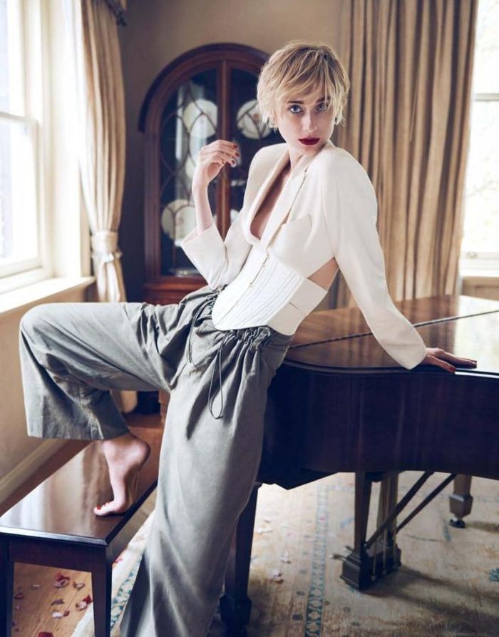 Elizabeth Debicki đẹp lộng lẫy trên tạp chí