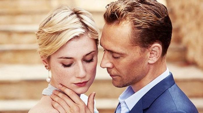 Elizabeth Debicki và Tom Hiddleston trong “The Night Manager”