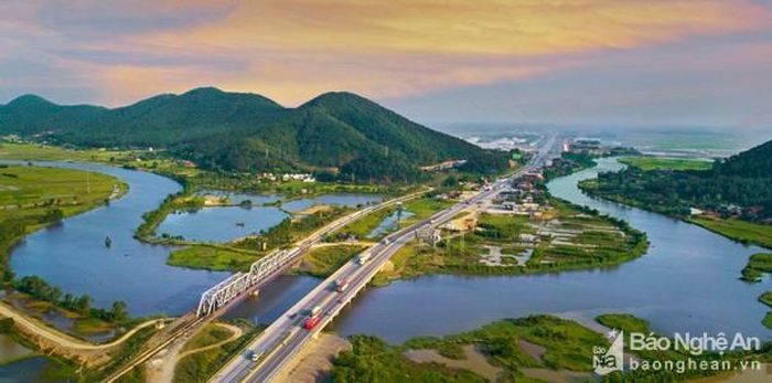 Quang cảnh Cầu Cấm (Nghi Lộc). Ảnh tư liệu: Nguyễn Thanh Hải