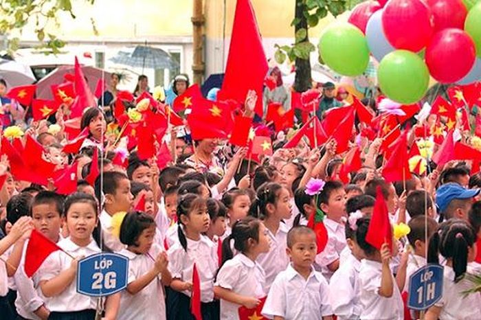 Học sinh trong ngày khai giảng. Ảnh: Internet