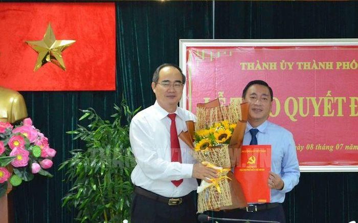  Ông Phạm Thành Kiên - Bí thư Quận ủy Quận 3. Ông Kiên sinh năm 1971, quê quán tỉnh Bạc Liêu. Trình độ cá nhân, Thạc sĩ Xây dựng Đảng, cử nhân Luật, Cao cấp Lý luận Chính trị.