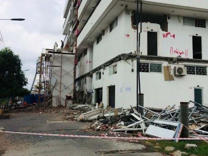 UBND quận Thủ Đức tháo dỡ một công trình vi phạm. Ảnh: Một Thế Giới