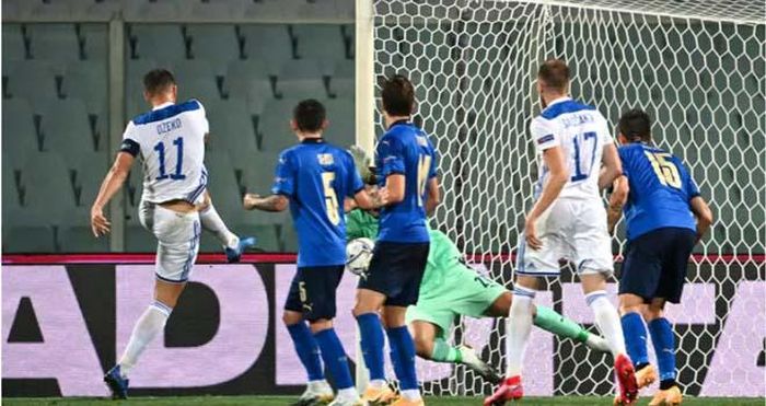 Italy vất vả giành 1 điểm trận ra quân