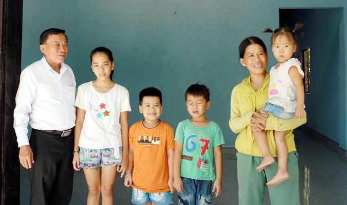 Ông Cao Văn Truyện - Chủ tịch Hội Từ thiện và Bảo vệ quyền trẻ em H. Hòa Vang luôn theo sát những gia đình khó khăn cần hỗ trợ.