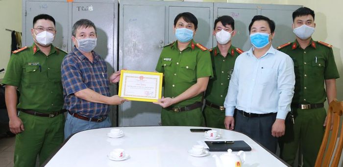 Lãnh đạo P. Thạch Thang thưởng nóng lực lượng Công an.