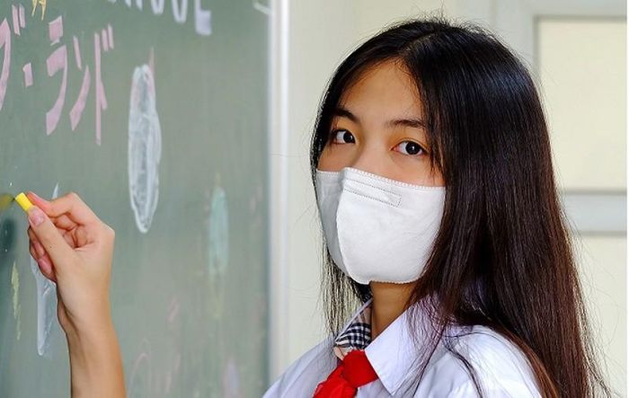 Ánh mắt tuổi teen trong ngày khai trường của em Bảo Ngân, Trường THCS Lê Ngọc Hân, TP Hà Nội.