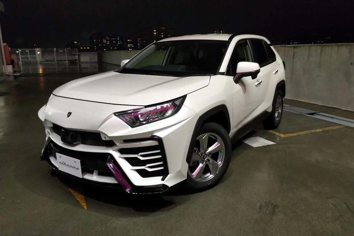 Toyota RAV4 độ thành siêu SUV Lamborghini Urus.Ảnh: Carscoops.