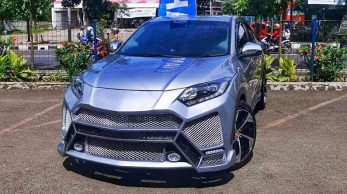 Honda HR-V độ body kit Lamborghini Urus. Ảnh: Autoevolution