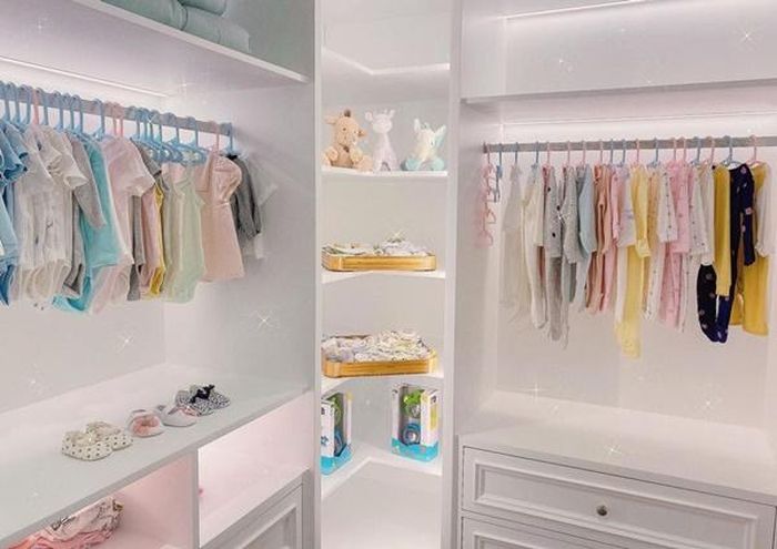 Cường Đôla khoe tủ đồ của con gái