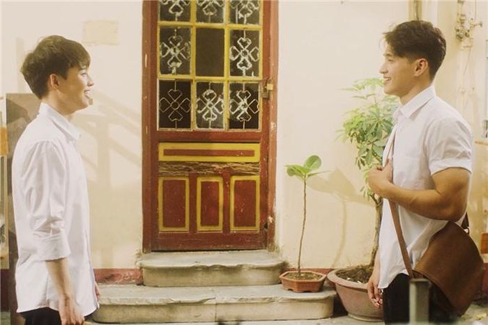Kết thúc này gợi nhiều cách hiểu. Người nam có thể đã kết hôn, nên mối tình thanh xuân sẽ không thành. Tuy nhiên, có khán giả đặt hy vọng Trung Quân làm tiếp phần hai, tạo cái kết có hậu cho cặp đôi.