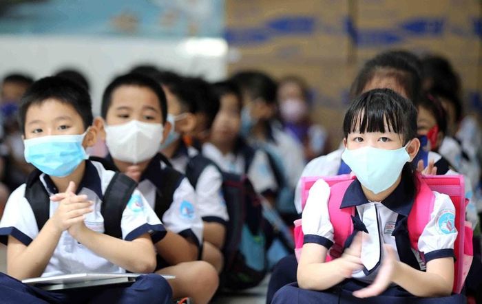 Vui khai giảng với đầy đủ khẩu trang