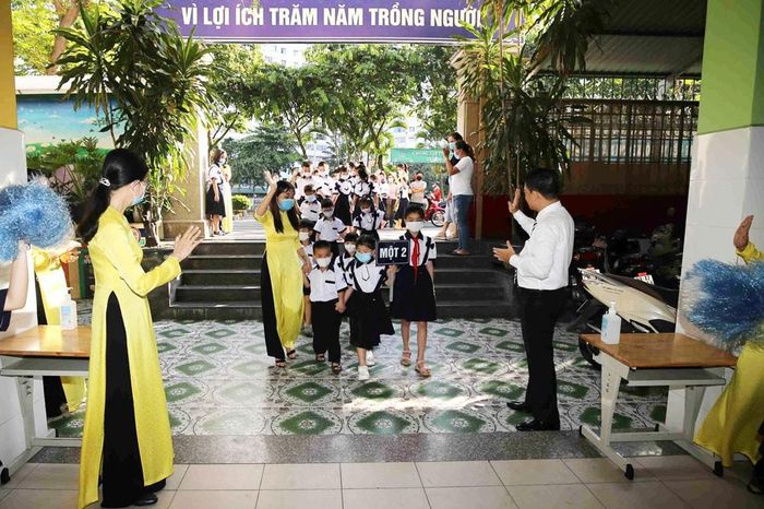 Trường Tiểu học Trần Khánh Dư đón 90 học sinh lớp 1 năm học 2020 - 2021