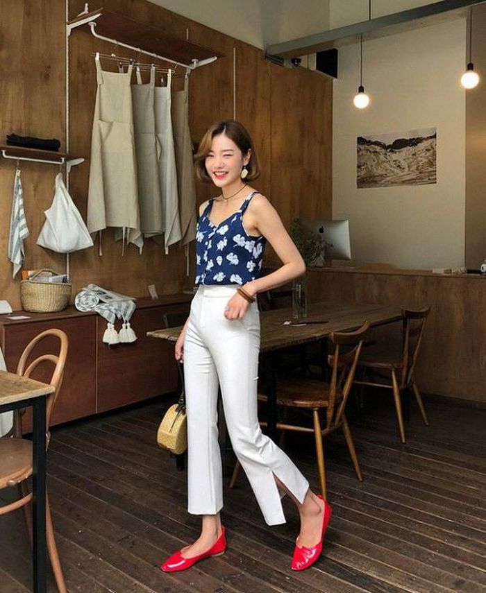 Mỗi khi mặc item này, chị em sẽ trông thanh lịch, tinh tế mà không mất đi vẻ điệu đà, kiêu kỳ.