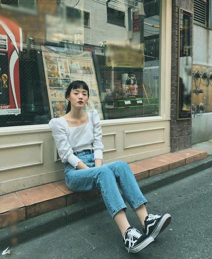 Phần cổ vuông của áo sẽ giúp chị em khéo khoe được xương quai xanh quyến rũ.
