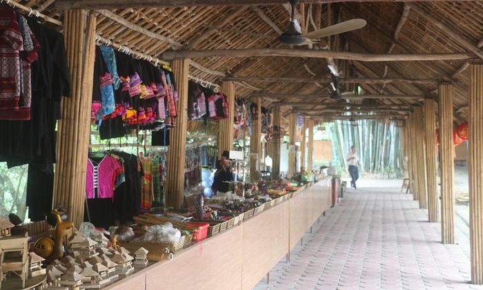 Khu bán hàng lưu niệm.