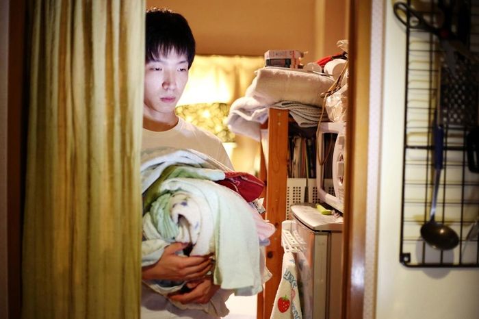 Tài chính, học hành, tình cảm... đều có thể trở thành nguyên nhân khiến các jouhatsu lựa chọn từ bỏ cuộc sống hiện tại của mình. Ảnh: Maika Elan.