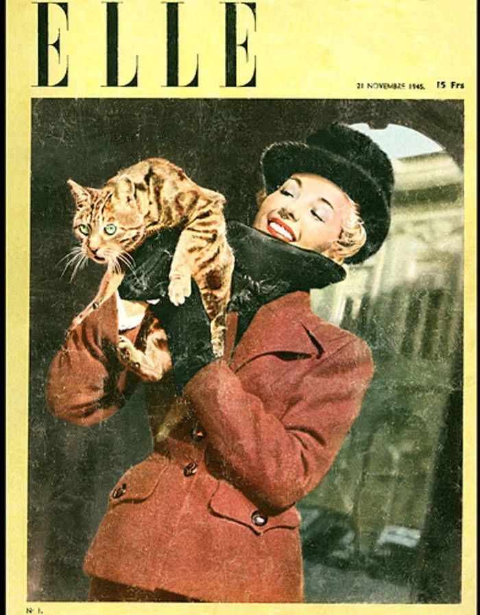 Tháng 11/1945, ấn phẩm đầu tiên của Elle chính thức ra đời tại Pháp với mục đích định hướng thời trang và phong cách cho phụ nữ. Từ trang phục, phụ kiện đến cách tạo dáng cùng chú mèo đều được Châu Tấn khắc họa lại một cách rõ nét. Ảnh: Elle, Pinterest.