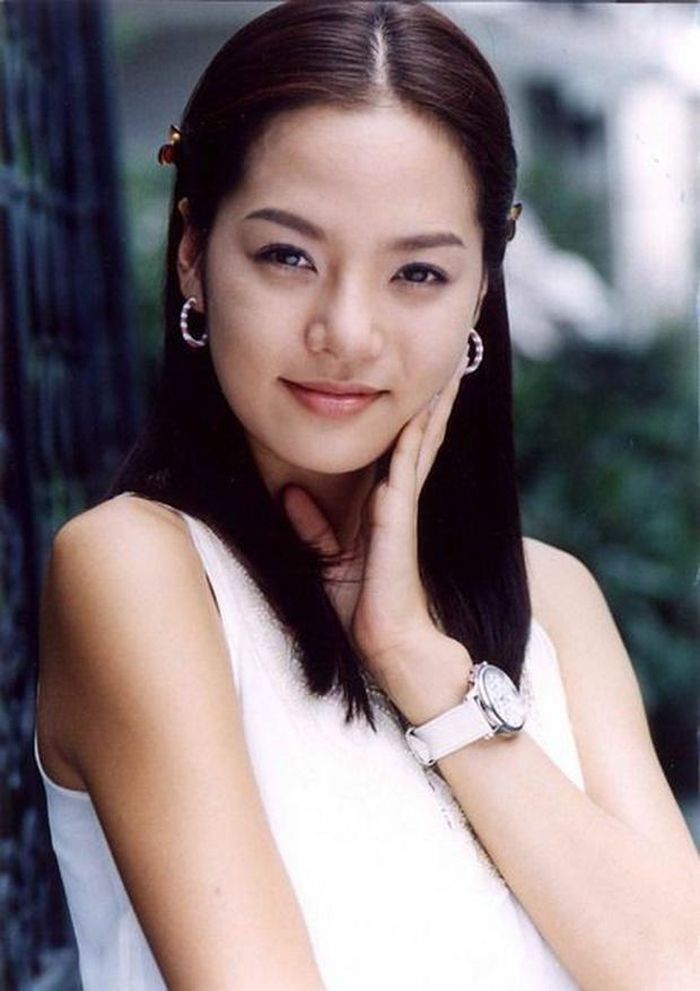  So với các đồng nghiệp như Kim Hee Sun hay Kim Nam Joo, Chae Rim không sắc sảo, quyến rũ bằng. Tuy nhiên, cô có gương mặt bầu bĩnh và đôi mắt to tròn, tạo thiện cảm với khán giả xem truyền hình. Nữ diễn viên được coi là hình mẫu bạn gái lý tưởng của thanh niên Hàn Quốc trong giai đoạn cuối thập niên 1990, đầu thập niên 2000. 