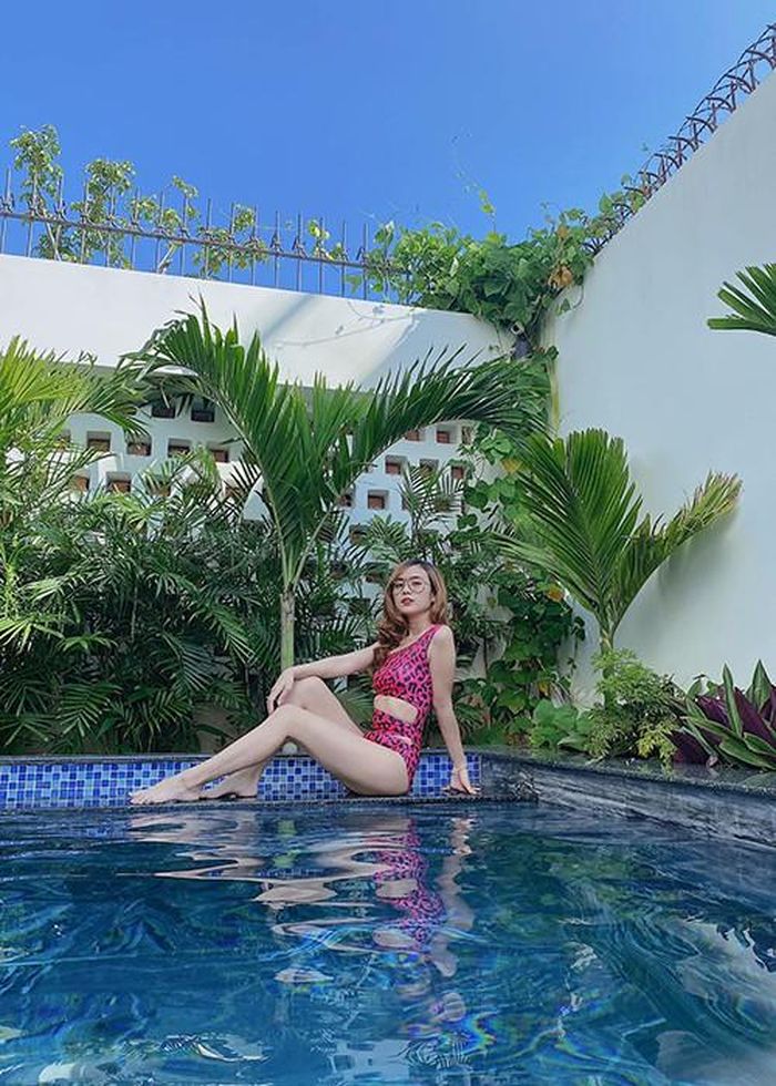 Bảo Ngọc khoe vóc dáng thon gọn trong trang phục bikini.