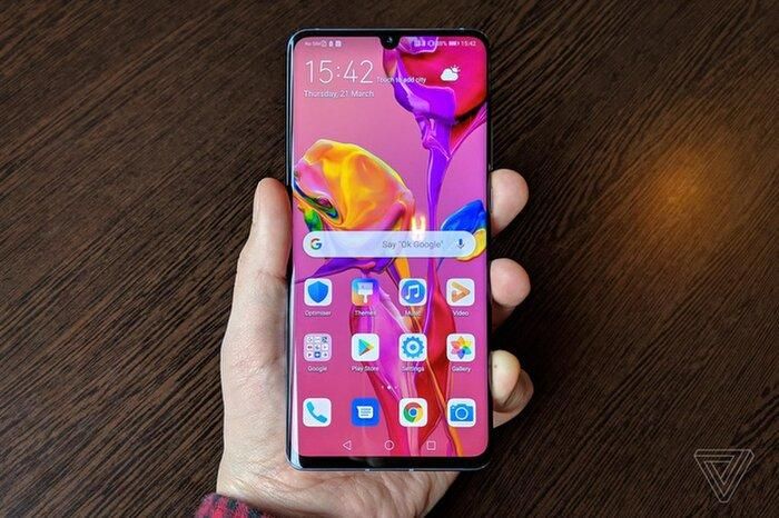 Lúc này, động lực tăng trưởng của Huawei chủ yếu đến từ thị trường nội địa. Ảnh: The Verge