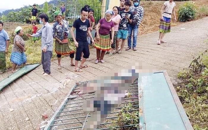 Hiện trường vụ sập cổng trường khiến 3 cháu bé tử vong