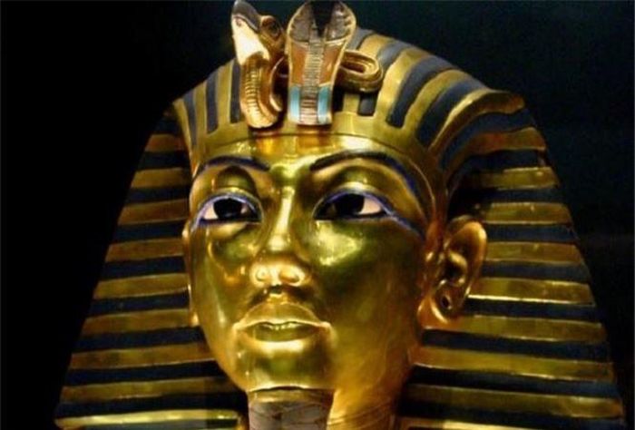 Rắn hổ mang Ai Cập là biểu tượng quyền lực của các Pharaoh. 