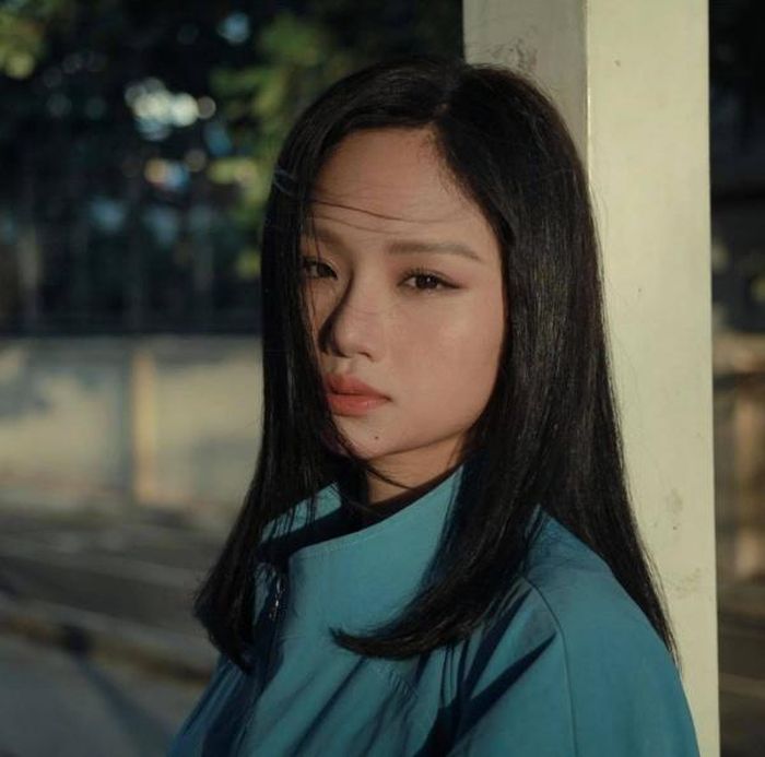 Từ thời còn ngồi trên ghế trường trung học, nữ ca sĩ sinh năm 1991 đã là một gương mặt hot vì nhan sắc trẻ trung, xinh xắn cùng với tính cách nhí nhảnh.