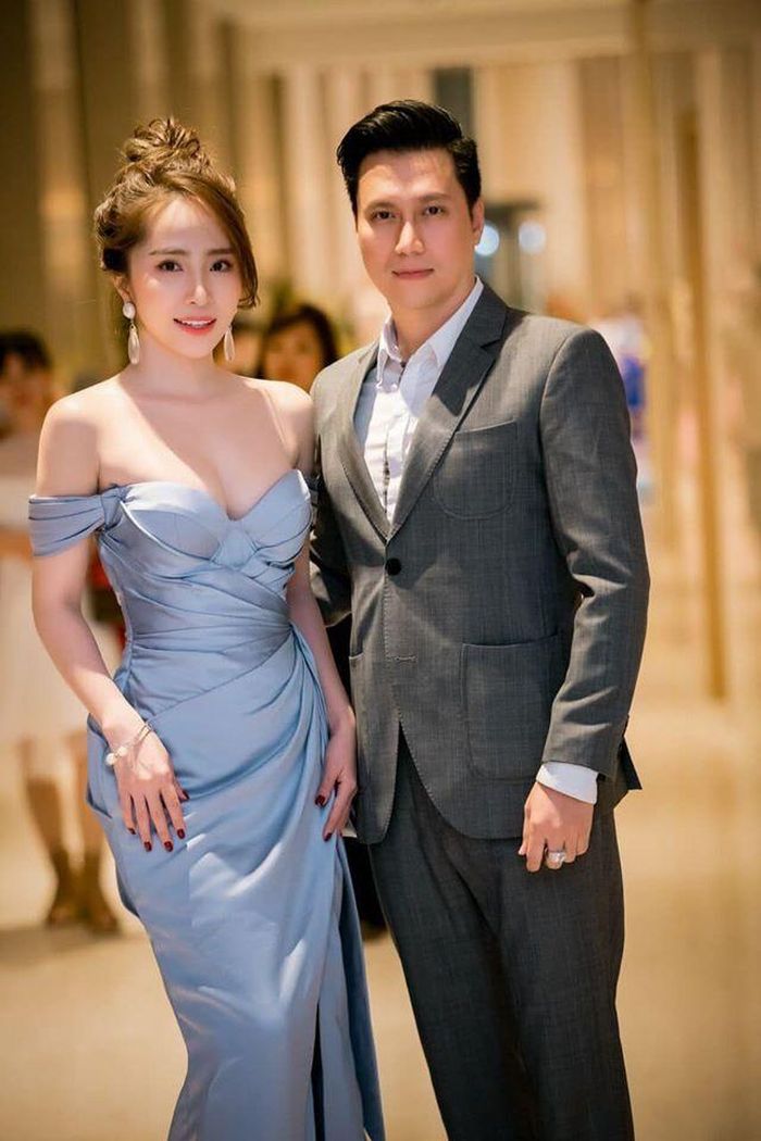 Quỳnh Nga và Việt Anh đều phủ nhận chuyện có quan hệ tình cảm, chỉ khẳng định đang là anh em và cùng chơi chung một nhóm bạn thân. Tuy nhiên, Việt Anh cho rằng nếu giữa họ có quan hệ trên mức bạn bè thì cũng là điều bình thường. Trước đó, cả hai từng đóng phim chung và sau đấy trở nên thân thiết.