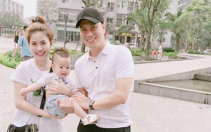 Hiện tại, Việt Anh đã ly hôn vợ cũ Hương Trần được hơn 1 năm. Cả hai vẫn giữ mối quan hệ bạn bè, dành thời gian chăm sóc con trai chung.