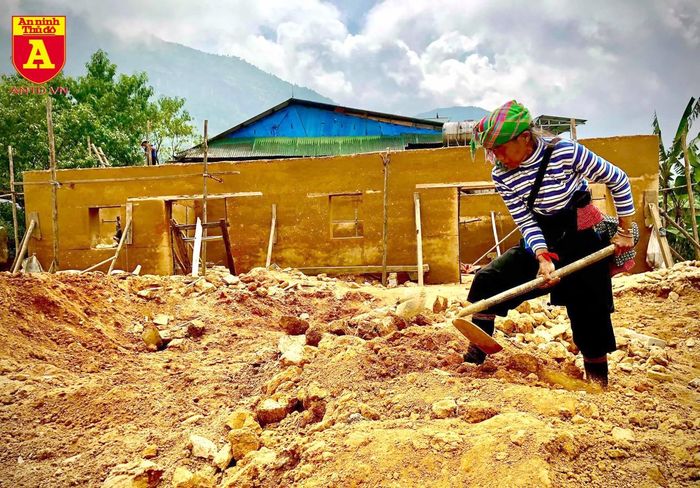 Nơi làm nhà thường được lựa chọn ngay ở chỗ có đất sét ưng ý, với độ kết dính cao