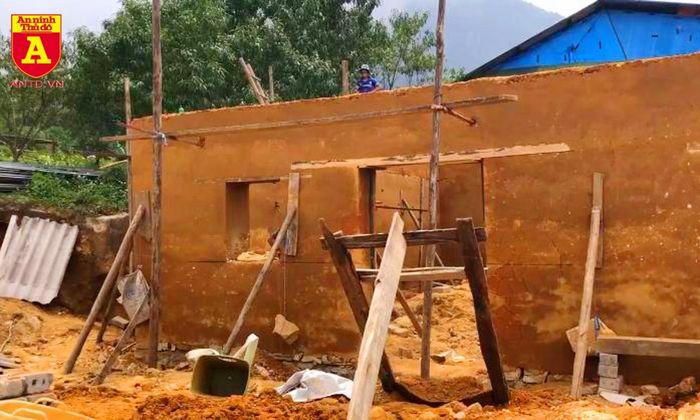 Được biết, độ bền của những bức tường đất này có thể sánh ngang với bê tông