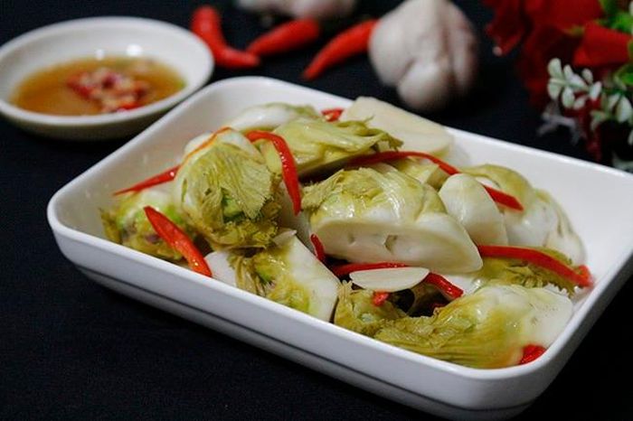 Đậy kín nắp, bảo quản nơi khô thoáng. Sau khoảng 1 ngày là có thể ăn được. Khi trời nóng thì ngâm sau 10-12 tiếng là có thể dùng. Cho vào tủ lạnh để ăn dần. Ảnh: Internet.
