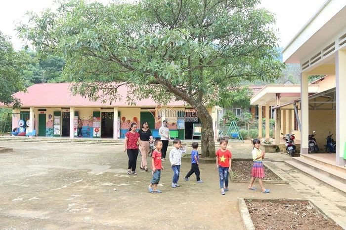 Anh Cư mong những đứa trẻ như con mình được đến trường học trong an toàn.