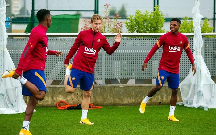 Ngoại trừ thủ môn Marc-Andre ter Stegen và tiền vệ Miralem Pjanic đang có sức khỏe không tốt, Barca đón sự trở lại của Frankie de Jong, Sergio Busquets và Ansu Fati sau khi phục vụ cho đội tuyển quốc gia. Antoine Griezmann chưa kịp trở về sau trận đấu của tuyển Pháp. Ảnh: Barcelona.