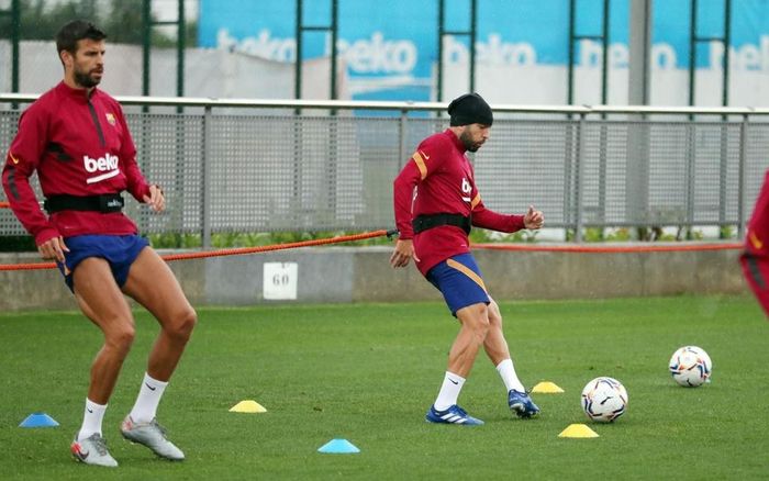 Hai công thần của Barca, Pique và Jordi Alba, chưa có động thái muốn rời Camp Nou. Cả hai nhiều khả năng vẫn ở lại Barca dưới thời HLV Koeman. Ảnh: Barcelona.