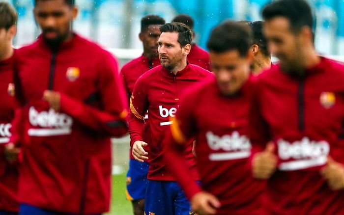 Sau 2 ngày phải tập riêng, sáng 9/9 (giờ địa phương), Messi đã trở lại tập luyện cùng các đồng đội khác ở Barcelona. Siêu sao người Argentina âm tính trong cuộc xét nghiệm lần 2 và được cho phép tập luyện bình thường. Ảnh: Barcelona.