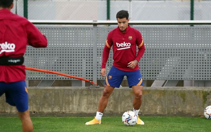 Coutinho quyết định rút ngắn kỳ nghỉ để hội quân cùng Barca. Coutinho đã tập riêng từ ngày 4/9. Cầu thủ người Brazil được HLV Ronald Koeman hứa hẹn nhiều trong cuộc điện thoại sau khi Champions League 2019/20 kết thúc. Ảnh: Barcelona.