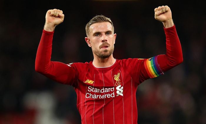  Jordan Henderson được coi là thủ lĩnh ở khu trung tuyến của Liverpool. Ảnh hưởng của tiền vệ người Anh không chỉ gói gọn trong những bàn thắng hay kiến tạo. Henderson là thủ lĩnh, chỗ dựa quan trọng cho các đồng đội ở Liverpool tạo ra mùa giải lịch sử.Ảnh: Getty.
