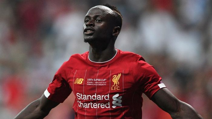  Sadio Mane nổi bật hơn cả trong bộ ba tấn công của Liverpool mùa 2019/20. Chân sút người Senegal ghi 18 bàn và có 9 pha kiến tạo sau 35 lần ra sân. Tầm ảnh hưởng của anh tại Liverpool mùa rồi được đánh giá trội hơn Mohamed Salah hay Roberto Firmino. Ảnh: Getty.