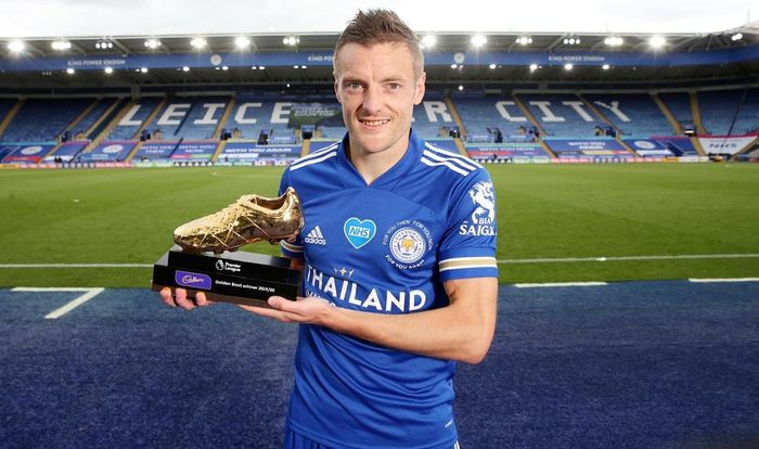  Cho dù Leicester City thất bại trong cuộc đua giành vé dự Champions League, Jamie Vardy cũng phần nào được an ủi với danh hiệu Vua phá lưới Ngoại hạng Anh 2019/20. Vardy ghi 23 bàn thắng 35 lần ra sân. Ở tuổi 33, Vardy cũng trở thành cầu thủ già nhất lịch sử từng giành danh hiệu Vua phá lưới Ngoại hạng Anh. Ảnh: Getty. 
