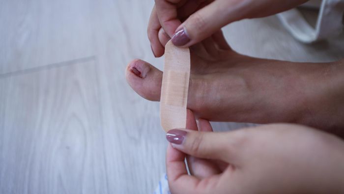  Tôi từng chấn thương cơ đùi 2 lần, chấn thương mắt cá chân và thường xuyên bầm tím tay, chân. Ai tập môn này cũng phải trải qua khoảng thời gian đau nhức, bầm dập khắp cơ thể. Nhưng tôi nghĩ khó khăn, thử thách đến chỉ nhằm thử lửa đam mê, chứ không phải để bỏ cuộc. 
