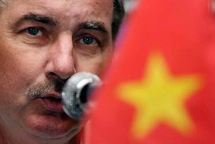  Bóng đá Việt Nam thay đổi từ khi HLV Alfred Riedl xuất hiện. Ảnh: Getty Images. 