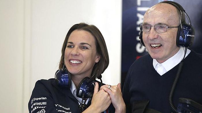 Sir Frank Williams (phải) và con gái Claire không còn là chủ sở hữu và điều hành đội đua Williams sau chặng đua Monza 