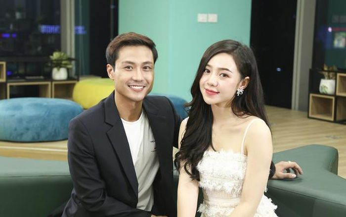 Ngoài đời, Thanh Sơn cũng gây ấn tượng với vẻ điển trai vốn có và cách ăn mặc chỉnh chu hiện đại.