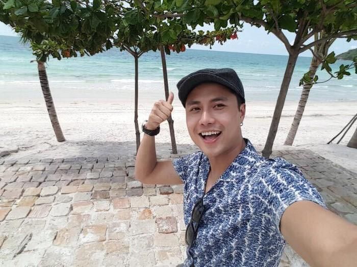 Đôi khi, Thanh Sơn cũng thử sức với thời trang bụi bặm, lãng tử.