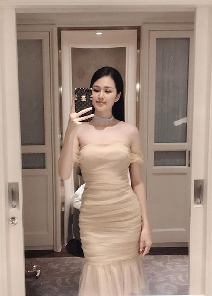 Sau khi ra trường, cô theo con đường làm mẫu ảnh, mẫu catwalk và trợ giảng cho giáo viên dạy múa.